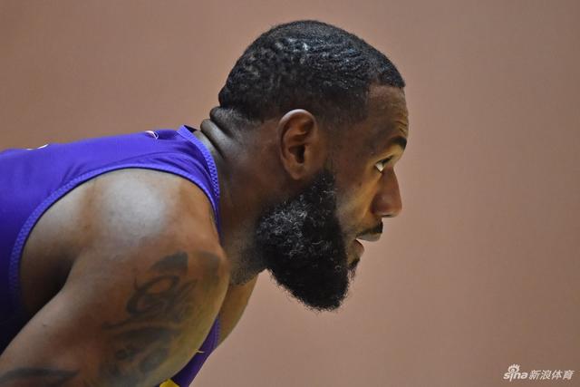 曼联又挖到宝！22岁天才新星踢爆曼城 合同只剩半年